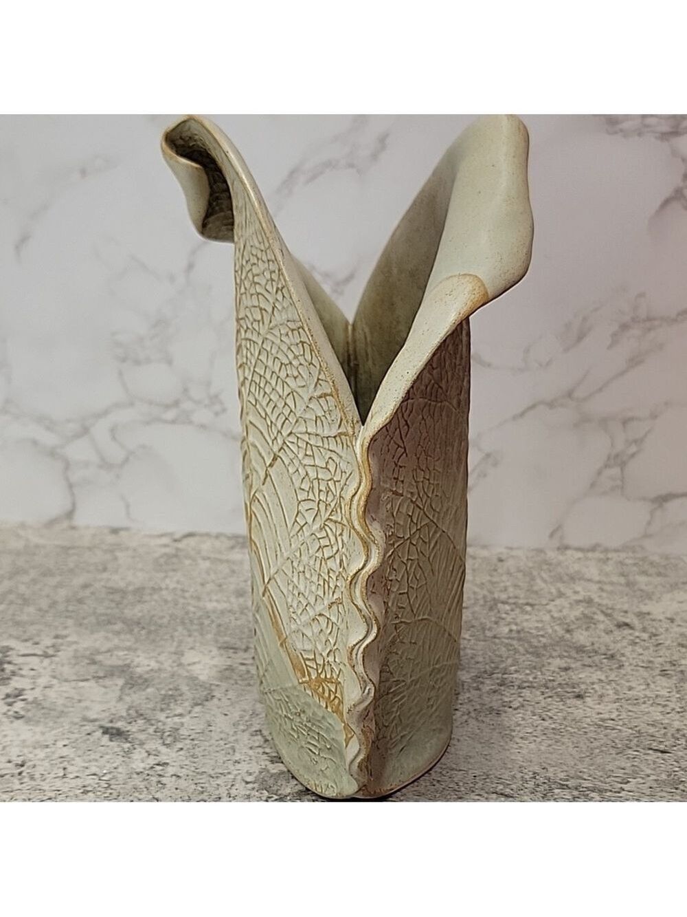 Textured Leaf Patterned Ceramic Vase - Picture 5 of 8